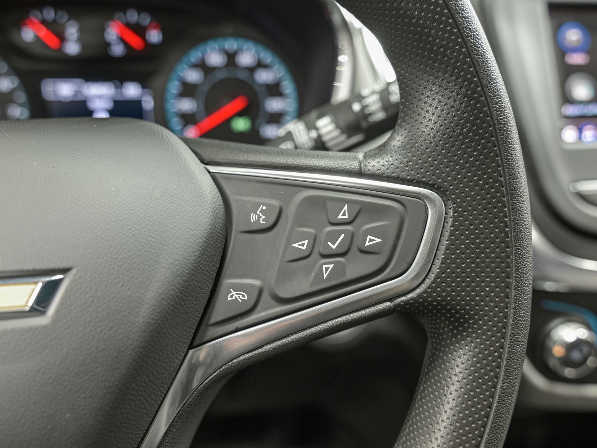 Used 2023 Chevrolet Equinox LS w/ Midnight Edition image 21