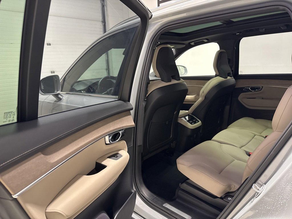 Used 2025 Volvo XC90 B6 Plus image 26