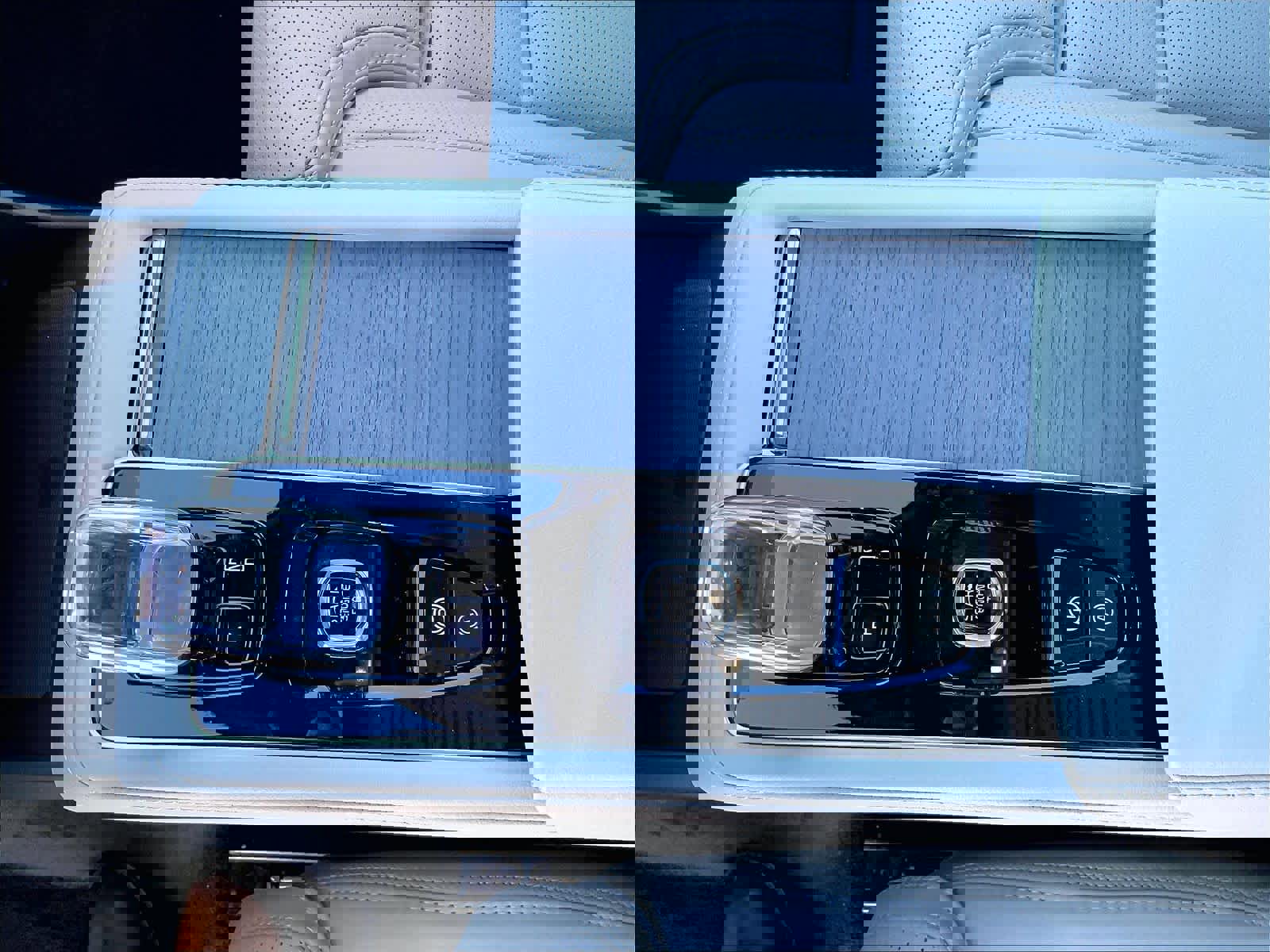 New 2026 Volvo XC90 T8 Ultra w/ Lounge Package image 10