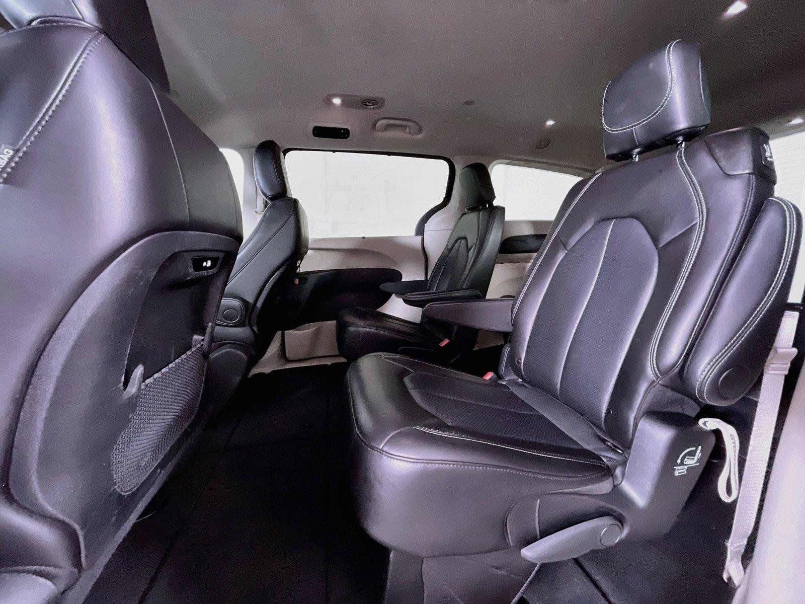 Used 2024 Chrysler Pacifica Touring-L FWD image 20
