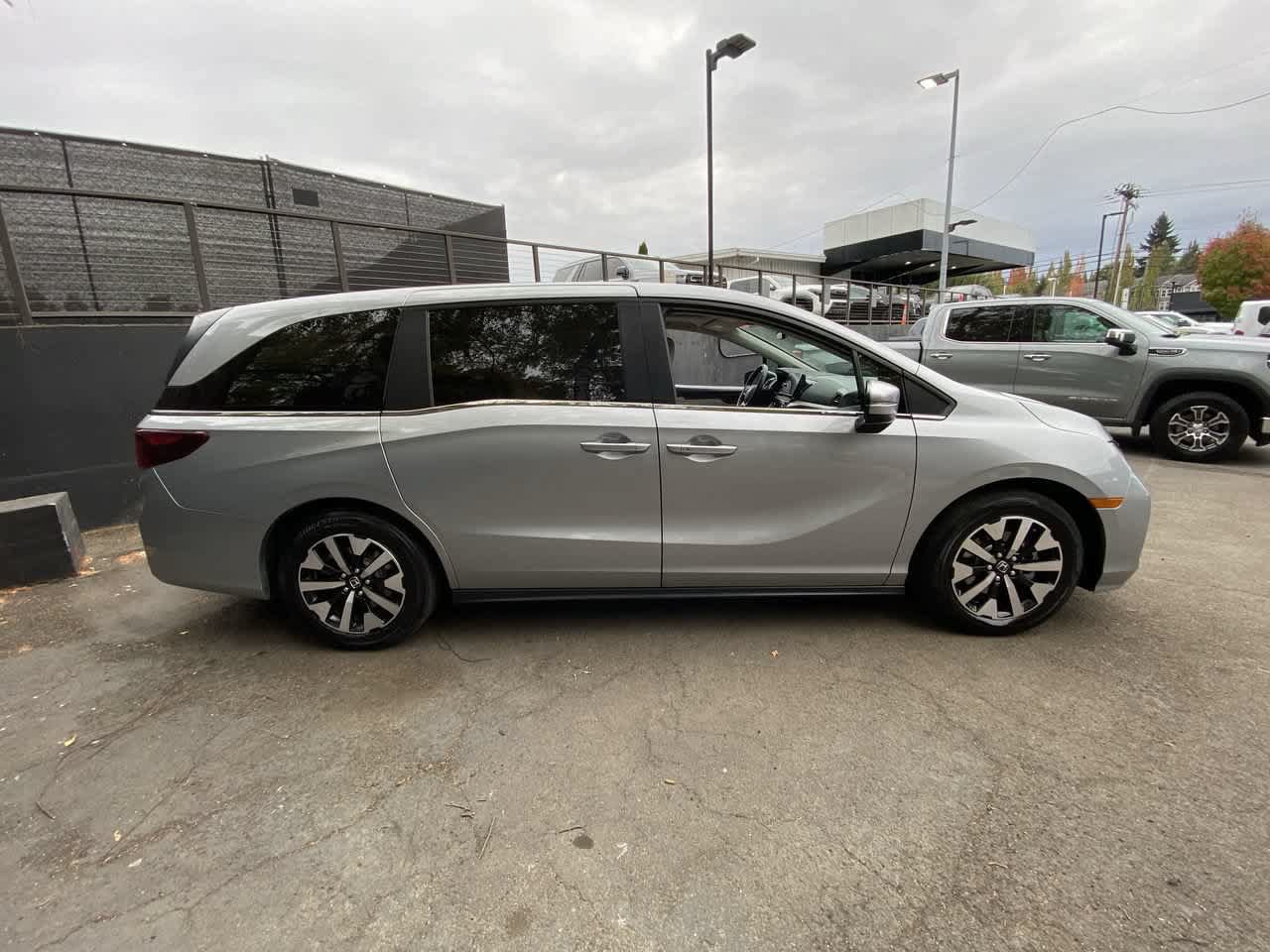 Used 2025 Honda Odyssey EX-L image 7
