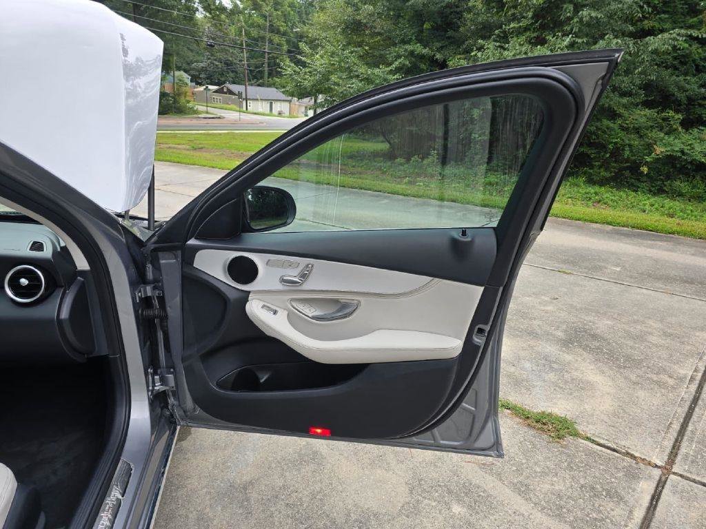 Used 2015 Mercedes-Benz C 300 Sedan image 25