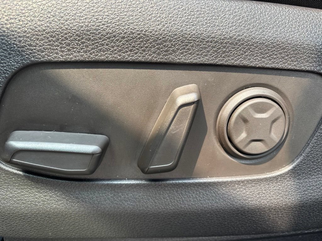 Certified 2025 Kia Carnival EX FWD image 23