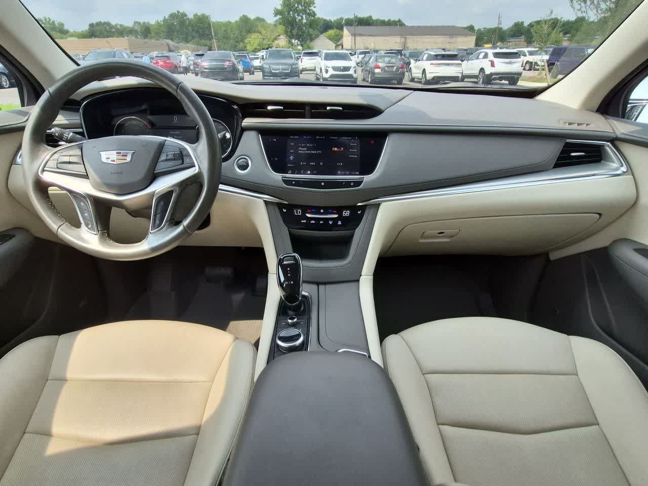 Used 2020 Cadillac XT5 Premium Luxury w/ LPO, Floor Liner Package FWD image 15