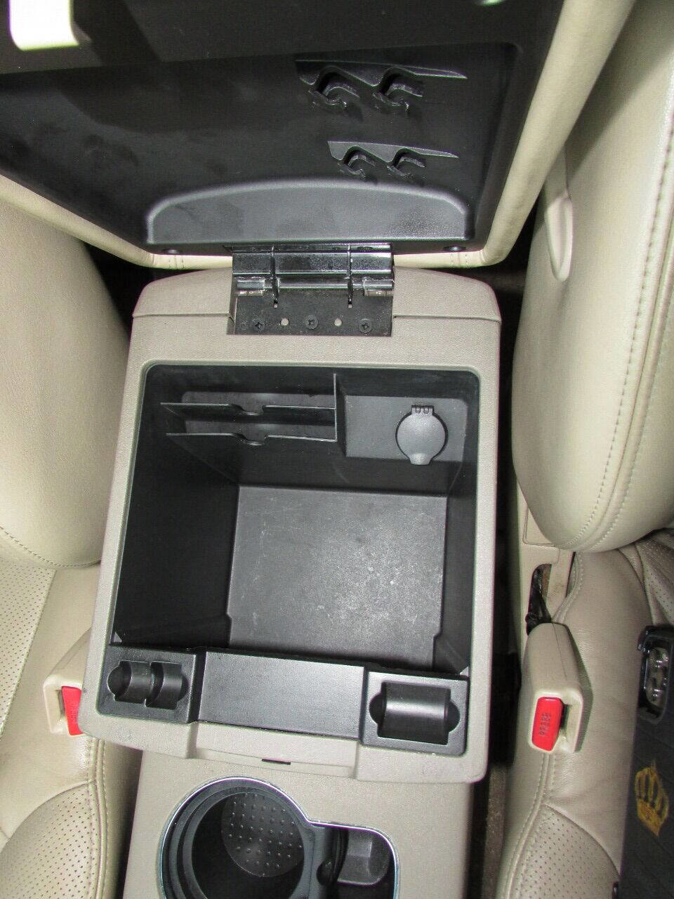 Used 2010 Nissan Pathfinder LE image 19