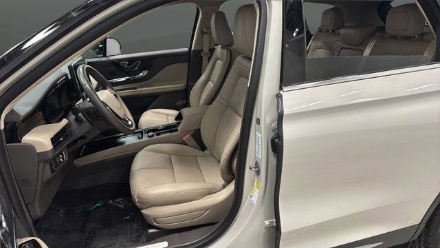 Used 2024 Lincoln Corsair Reserve image 9