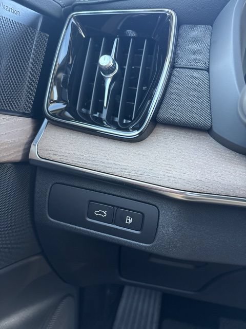 New 2026 Volvo XC90 T8 Plus w/ Protection Package Premier AWD/4WD image 18