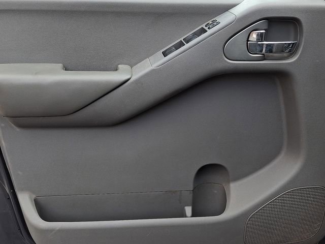 Used 2012 Nissan Frontier SV image 13