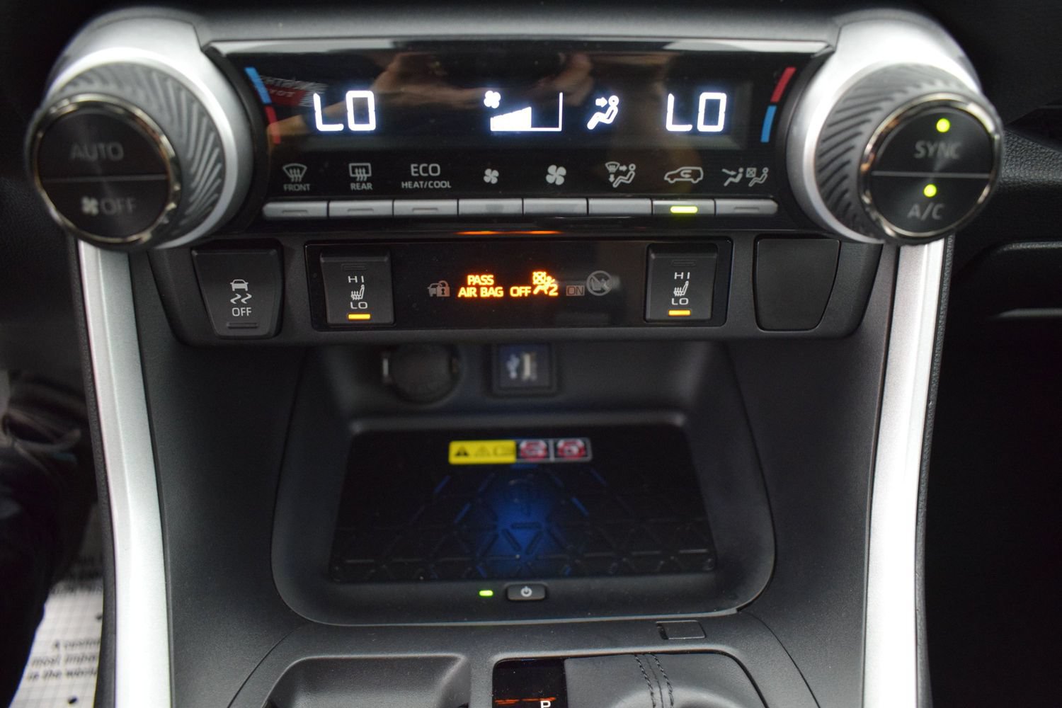 Used 2024 Toyota RAV4 XSE w/ Advanced Technology Package AWD/4WD image 17
