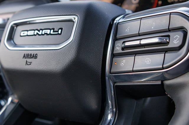 Used 2025 GMC Yukon XL Denali AWD/4WD image 29