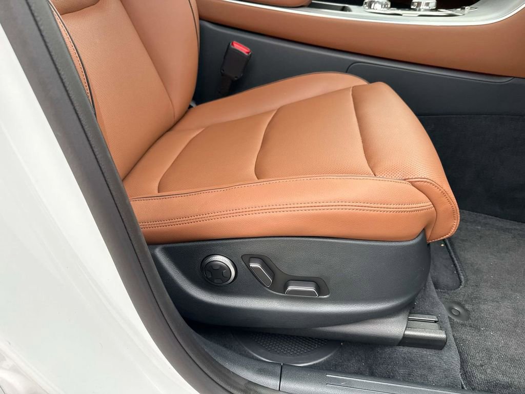 Used 2026 Genesis GV70 2.5T Advanced image 17