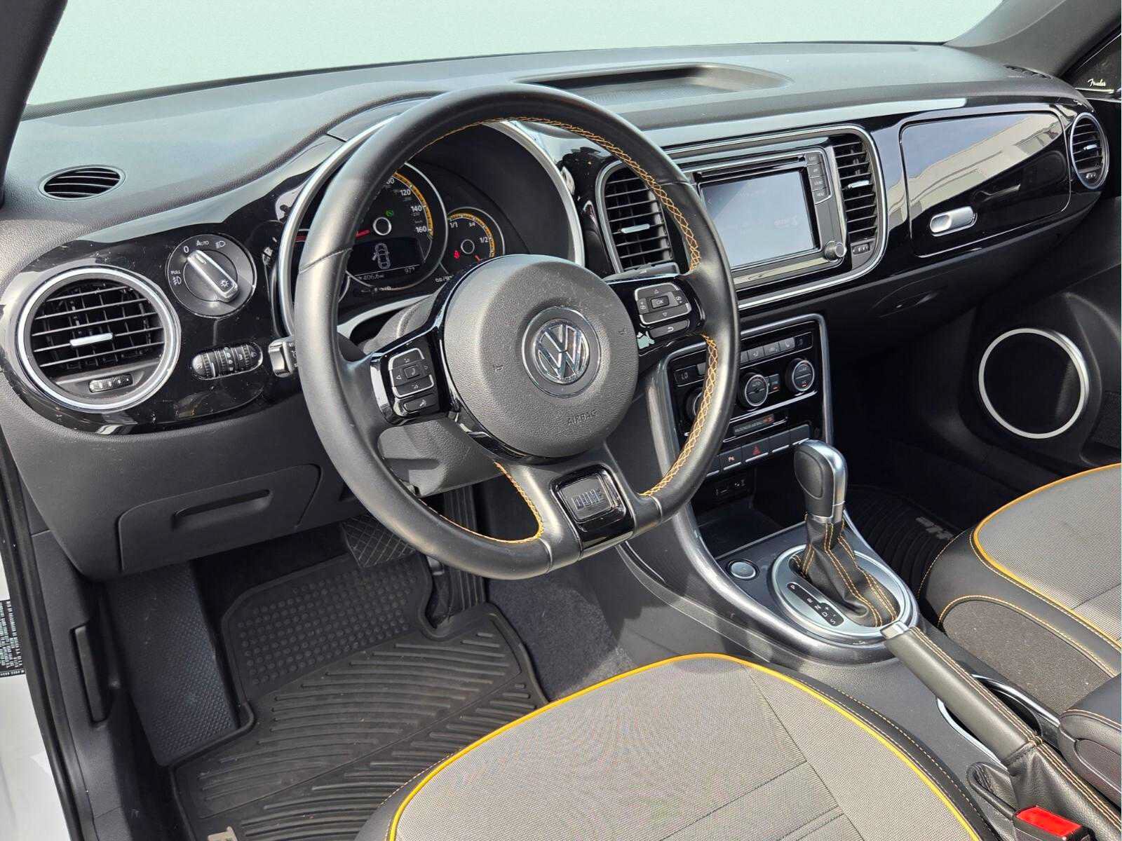 Used 2018 Volkswagen Beetle 2.0T Dune FWD image 12