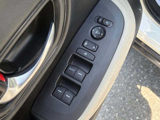 Certified 2025 Honda HR-V LX image 12