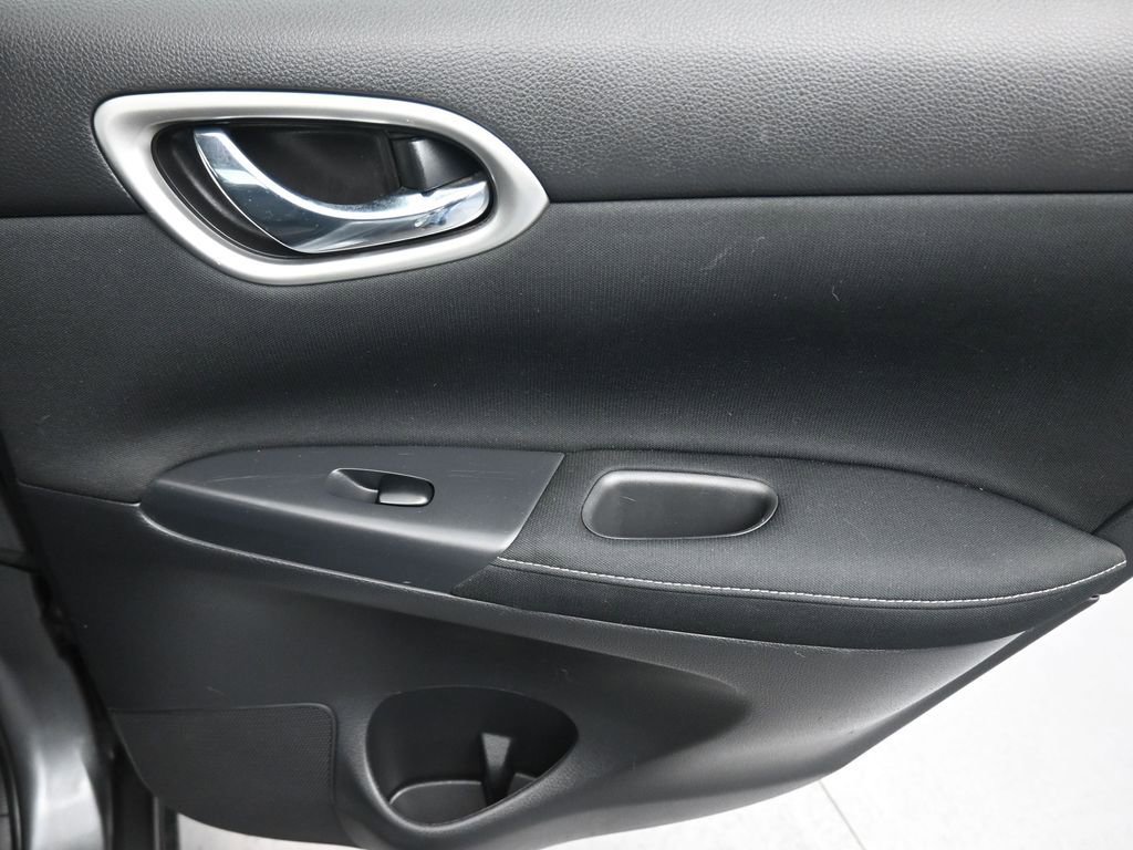 Used 2015 Nissan Sentra SV FWD image 34