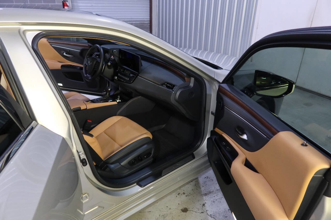 Used 2025 Lexus ES 350 w/ Premium Package image 12