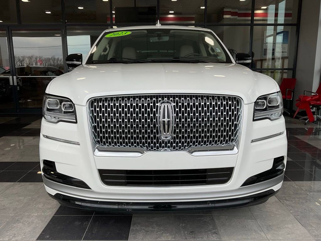 Used 2023 Lincoln Navigator Reserve image 2