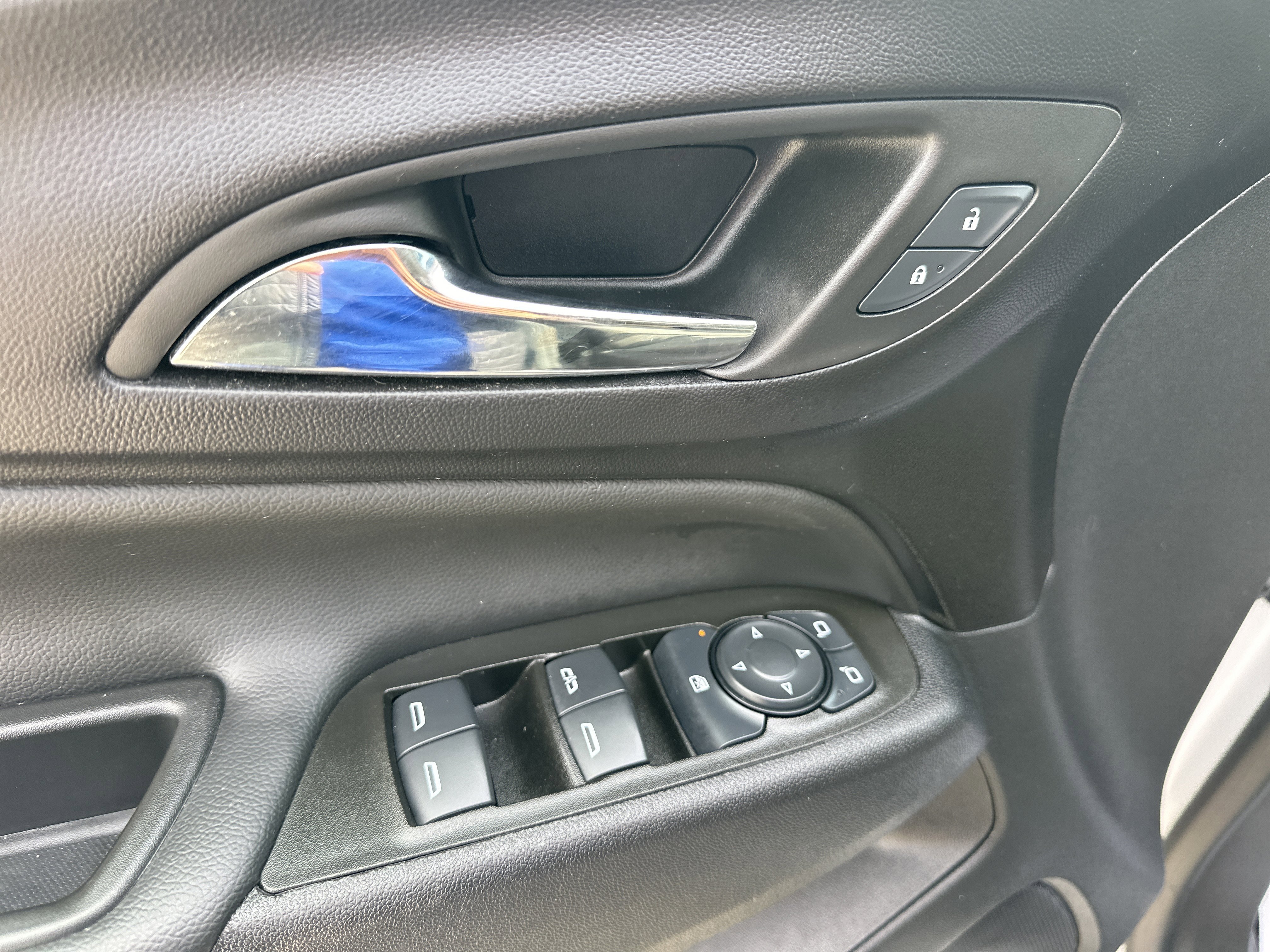 Used 2024 Chevrolet Equinox LT image 8