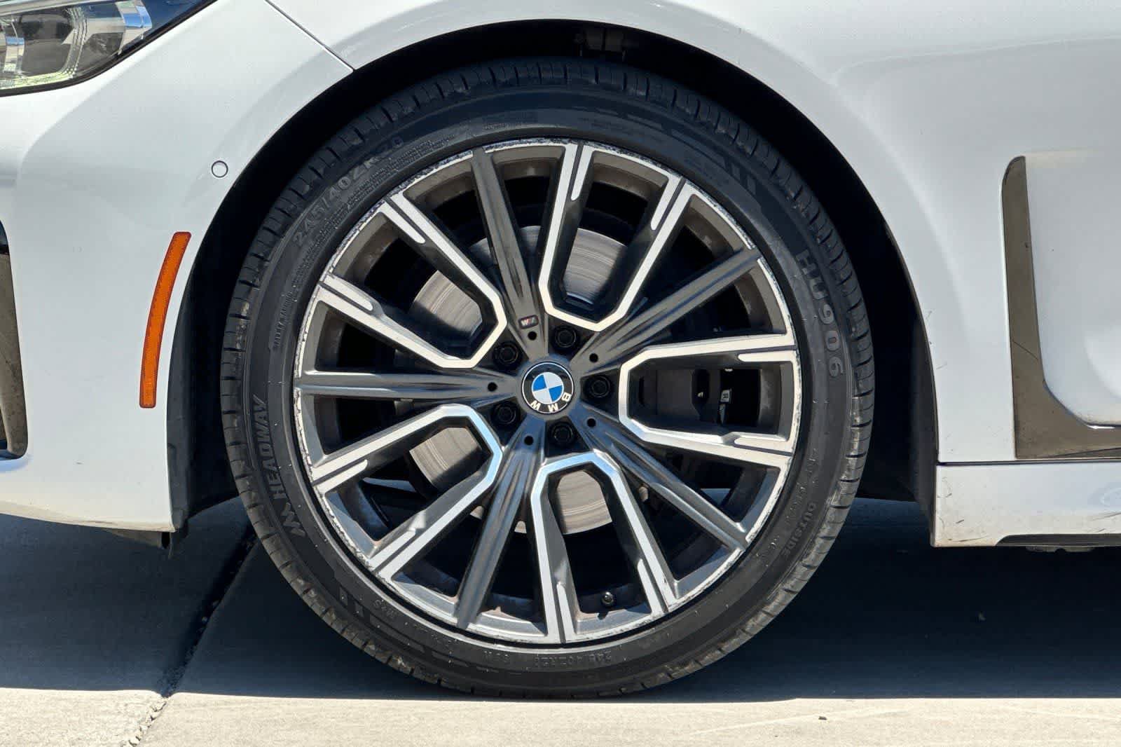 Used 2022 BMW 740i w/ M Sport Package RWD image 12