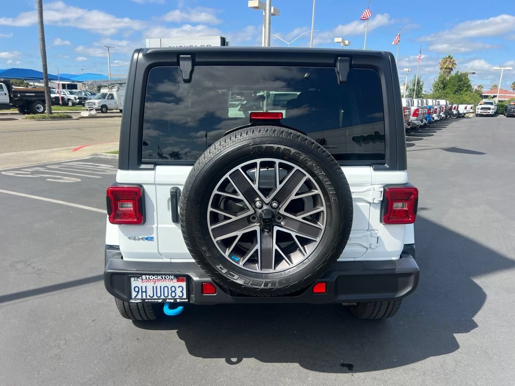 Used 2023 Jeep Wrangler Unlimited Sahara AWD/4WD image 19