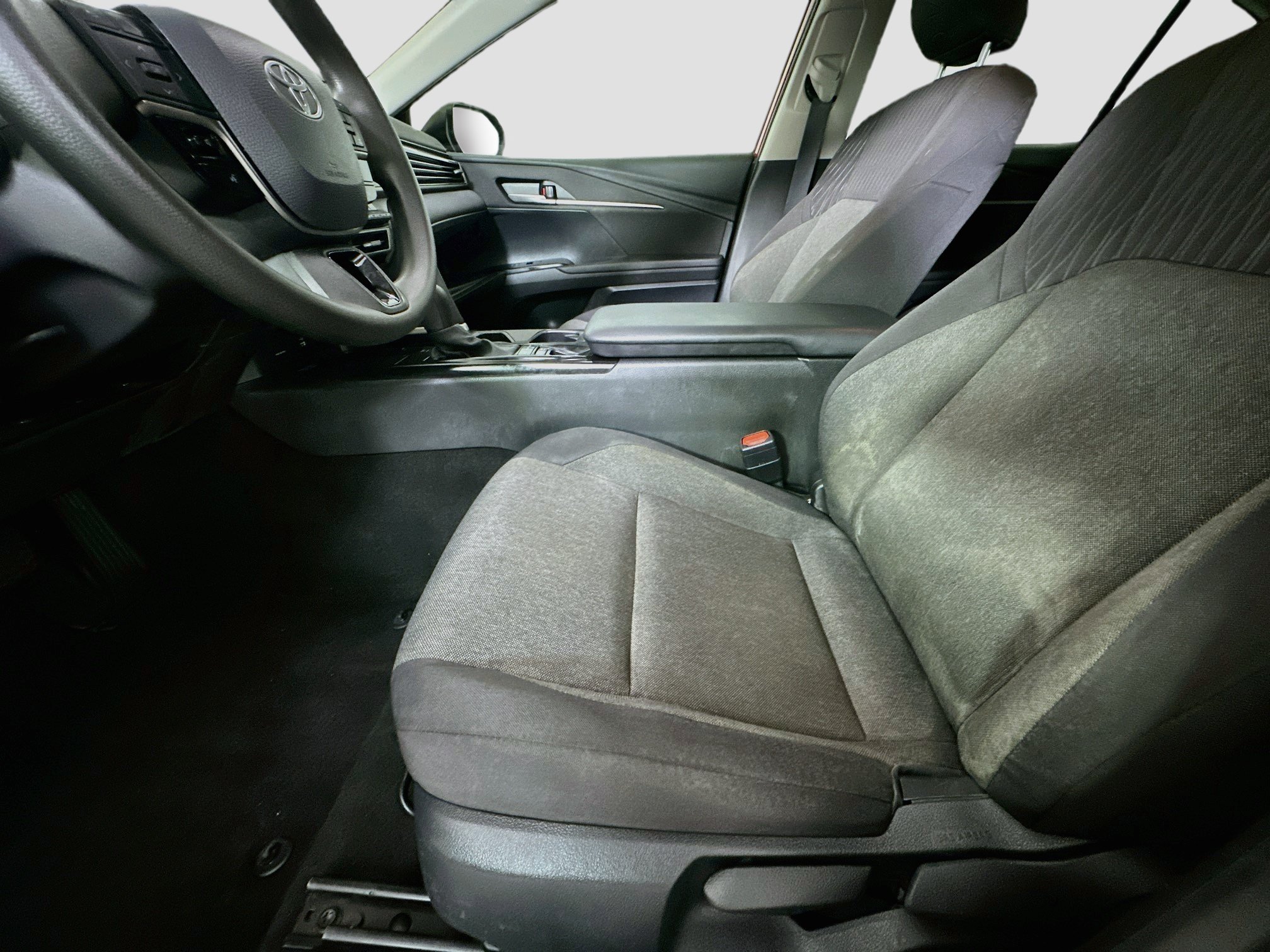 Used 2025 Toyota Camry LE FWD image 13