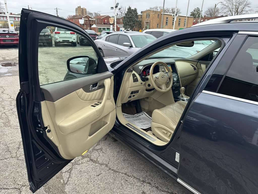 Used 2011 INFINITI FX35 2WD w/ Premium Pkg image 9