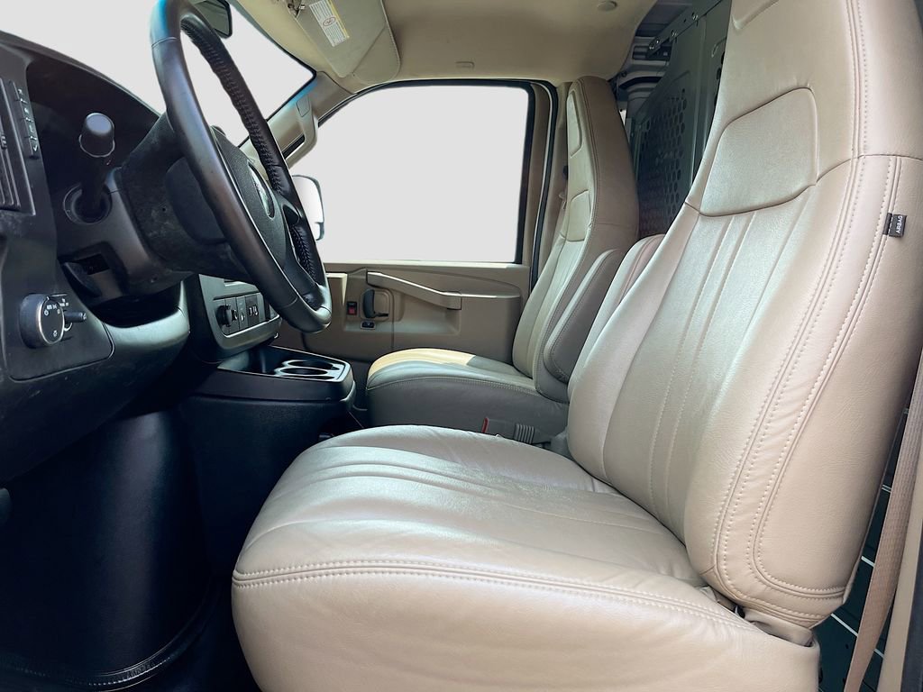 Used 2023 GMC Savana 3500 Extended w/ Driver Convenience Package image 18