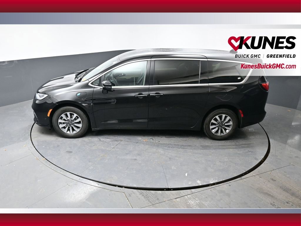 Used 2024 Chrysler Pacifica Select FWD image 43