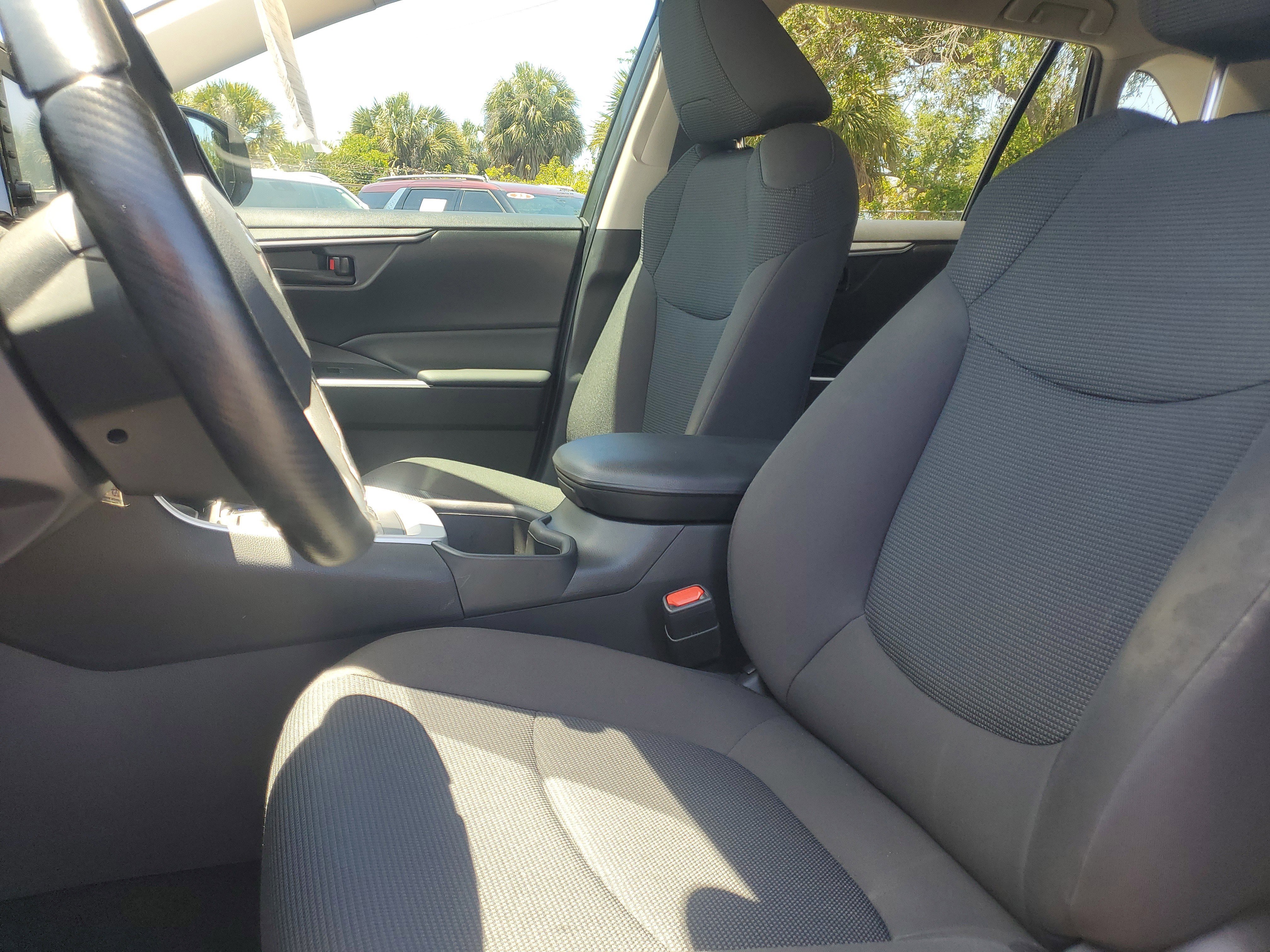 Certified 2022 Toyota RAV4 LE FWD image 18