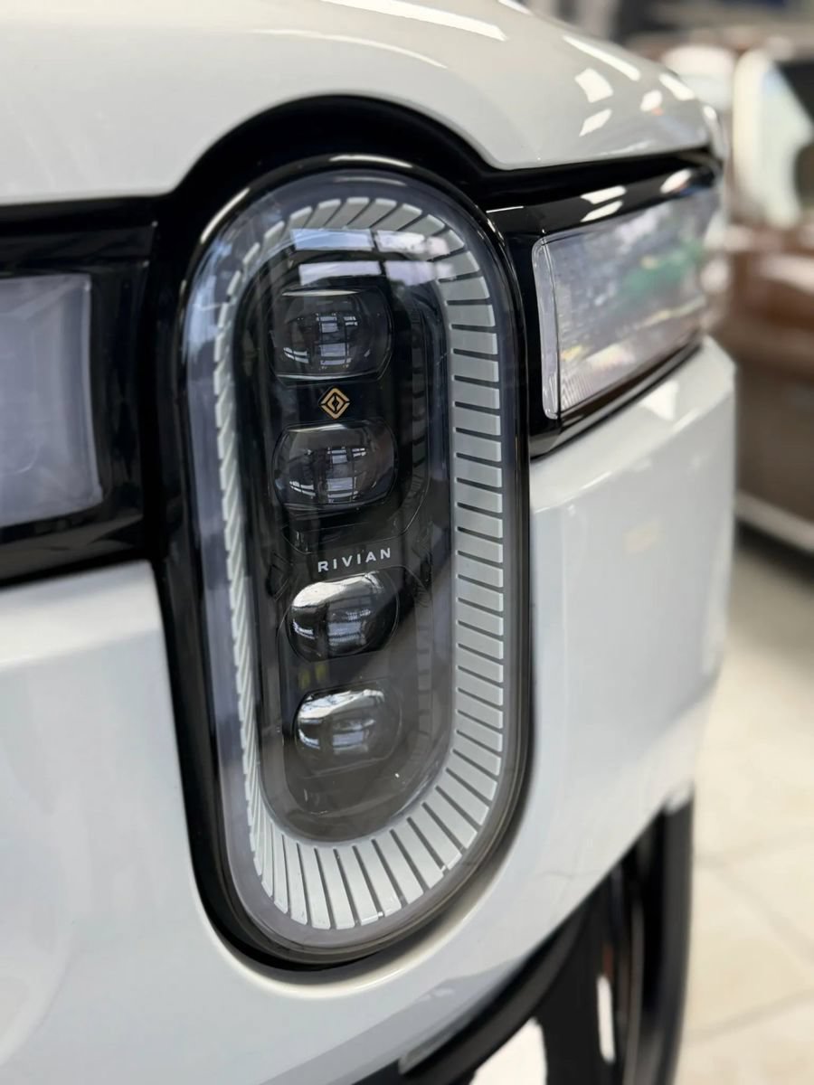 Used 2022 Rivian R1T Adventure AWD/4WD image 19