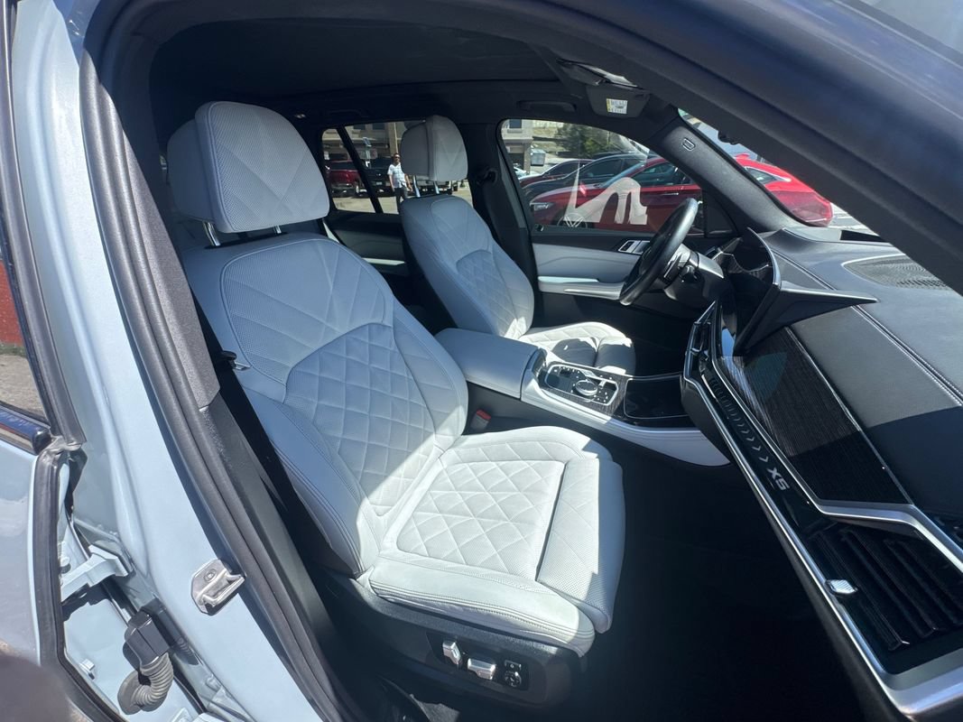 Used 2025 BMW X5 xDrive40i w/ M Sport Package AWD/4WD image 18