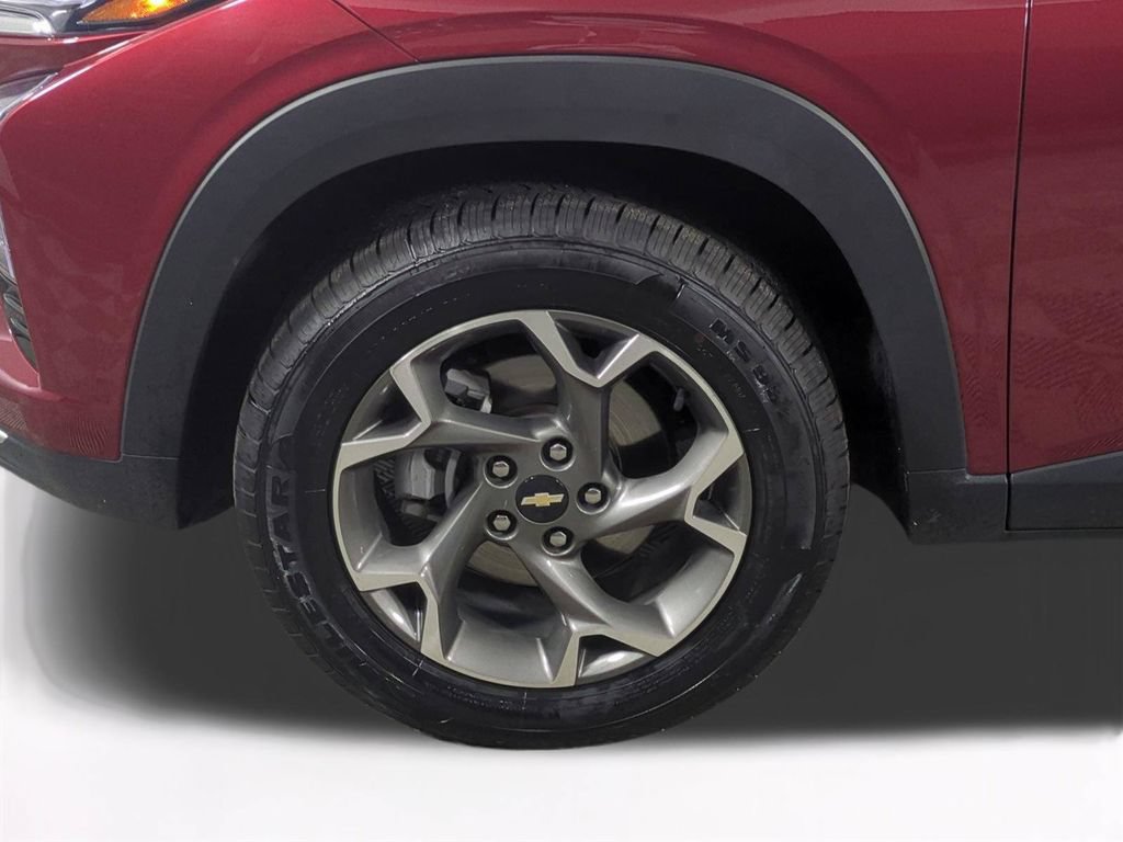 Used 2025 Chevrolet Trax LT FWD image 11