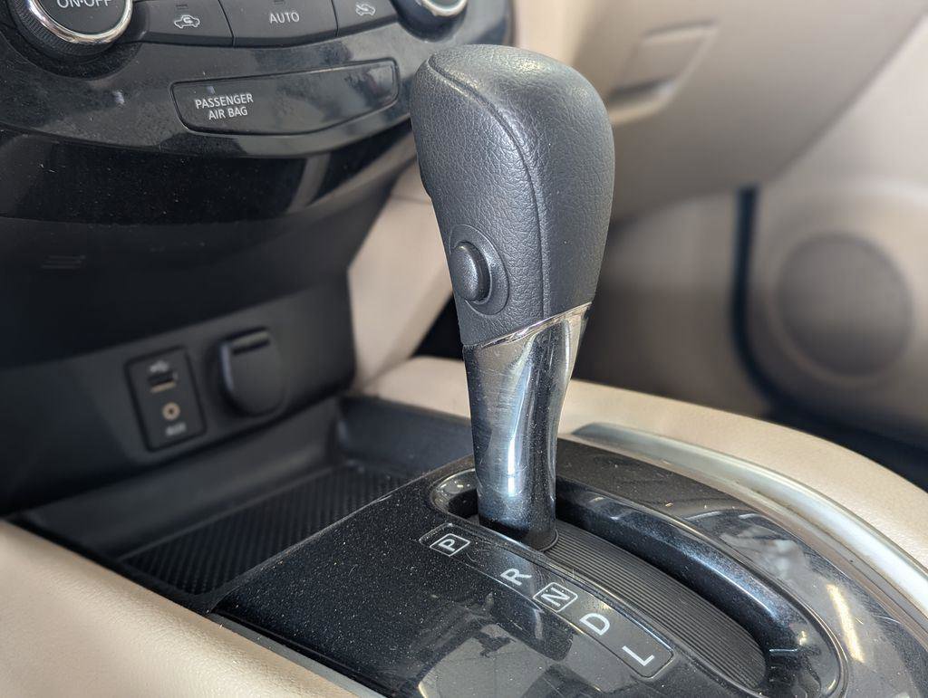 Used 2016 Nissan Rogue SV image 20