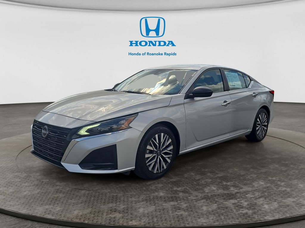 Used 2024 Nissan Altima 2.5 SV image 1