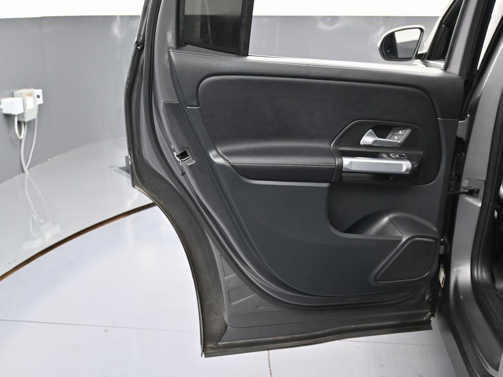 Used 2022 Mercedes-Benz GLB 250 w/ Premium Package Lite image 44