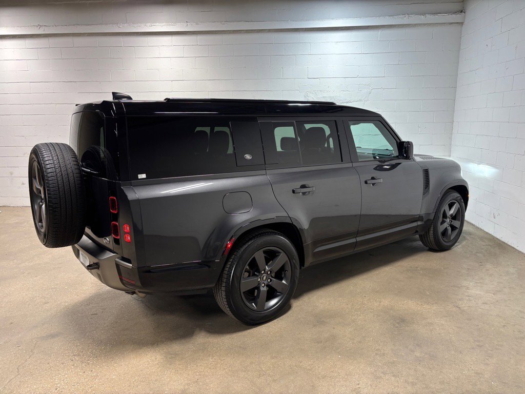 Used 2023 Land Rover Defender 130 X-Dynamic SE image 6