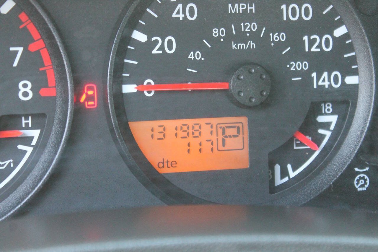 Used 2005 Nissan Frontier NISMO w/ (J01) Sunroof Pkg RWD image 15