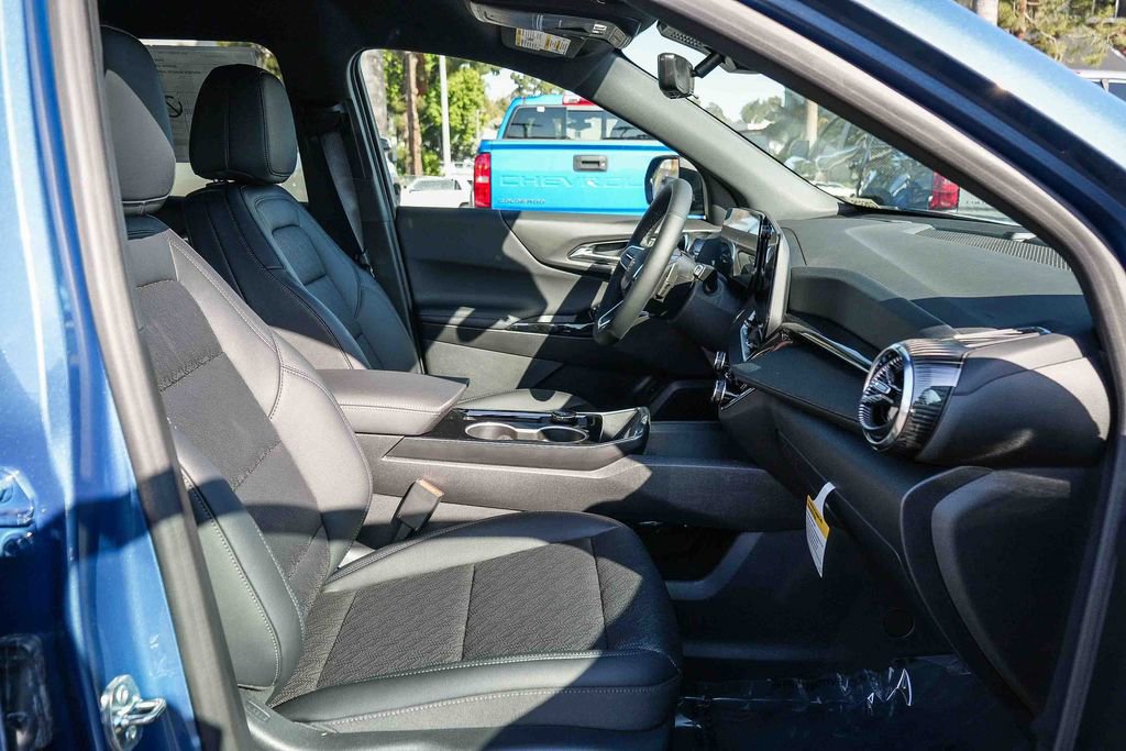New 2026 Chevrolet Equinox LT w/ Convenience Package II FWD image 16