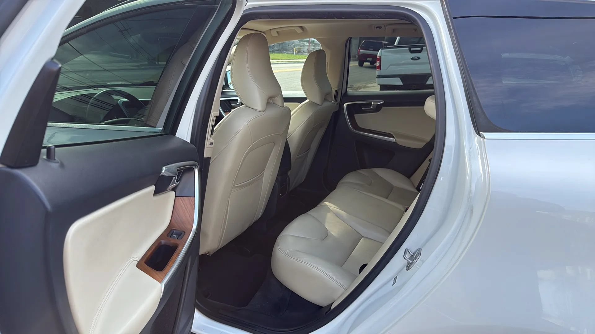 Used 2017 Volvo XC60 T6 Inscription w/ Preferred Option Package AWD/4WD image 27