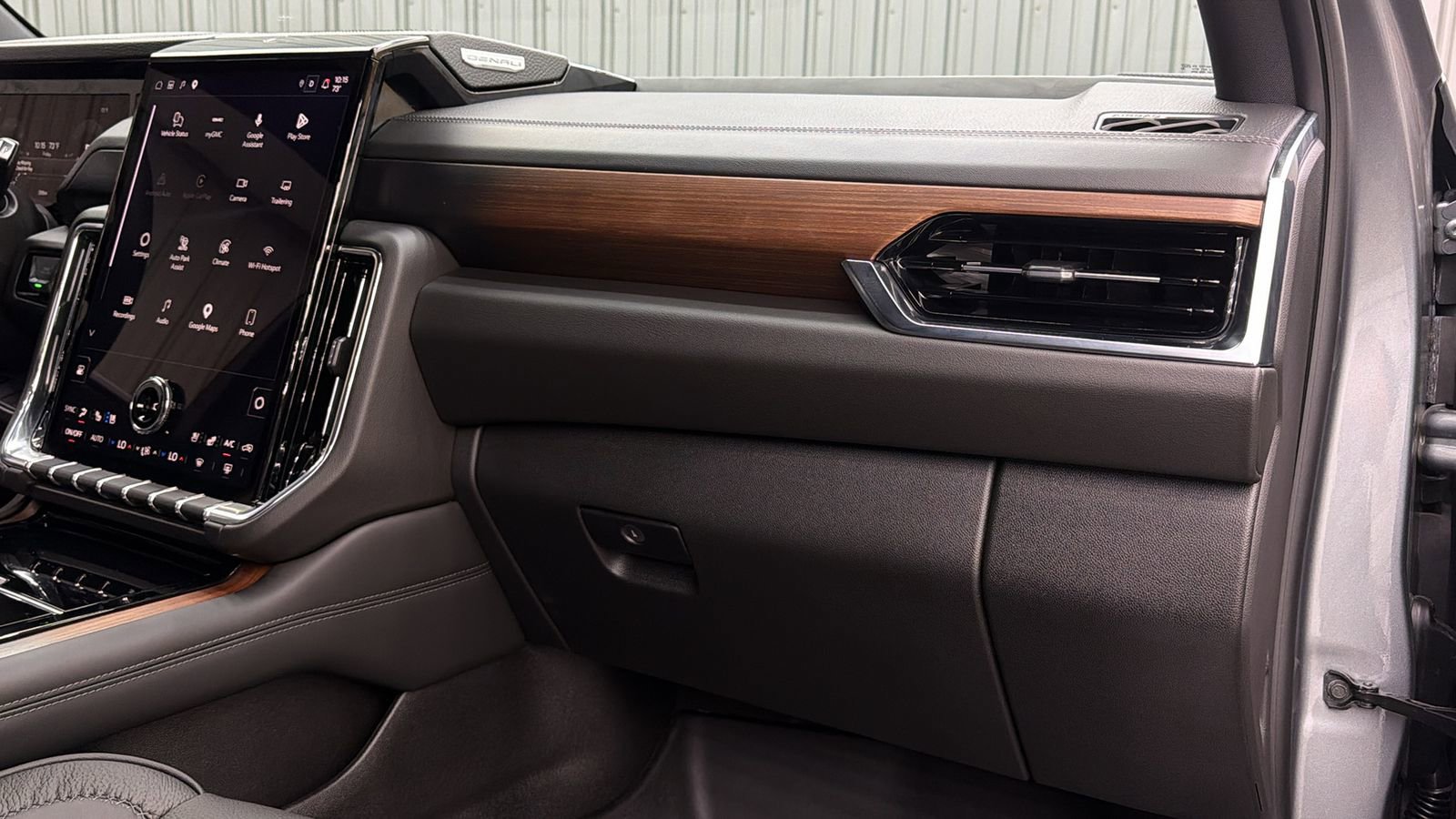 Used 2026 GMC Yukon Denali w/ Sun & Power Step Package AWD/4WD image 40