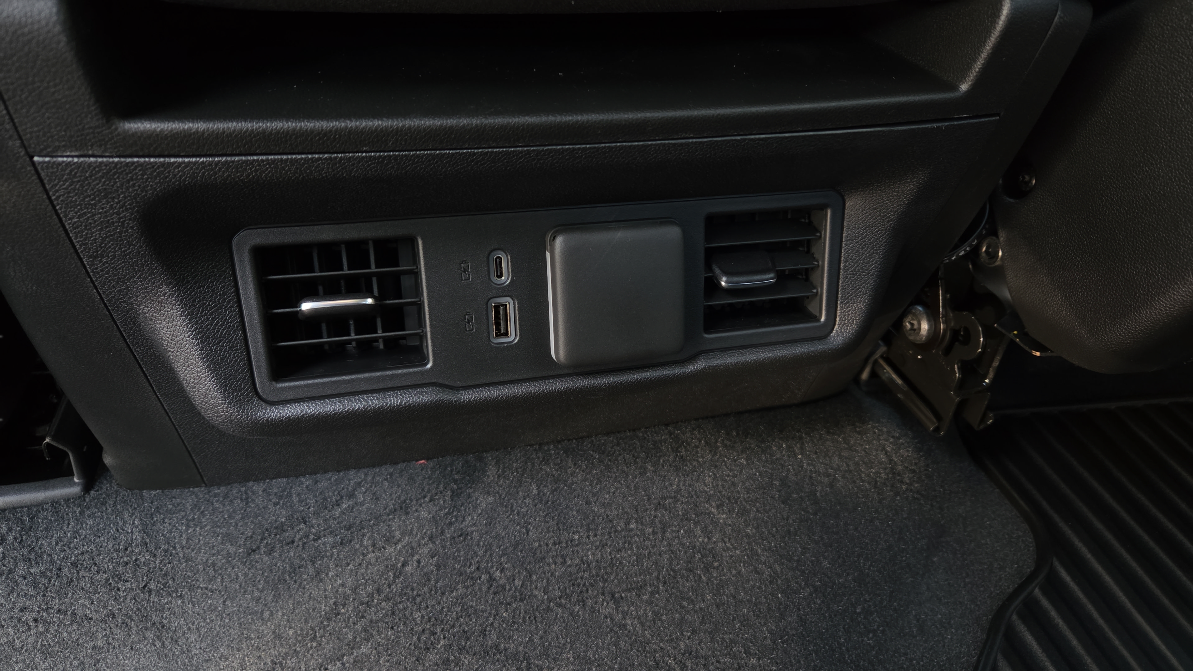 New 2026 GMC Sierra 1500 SLE w/ Preferred Package RWD image 13