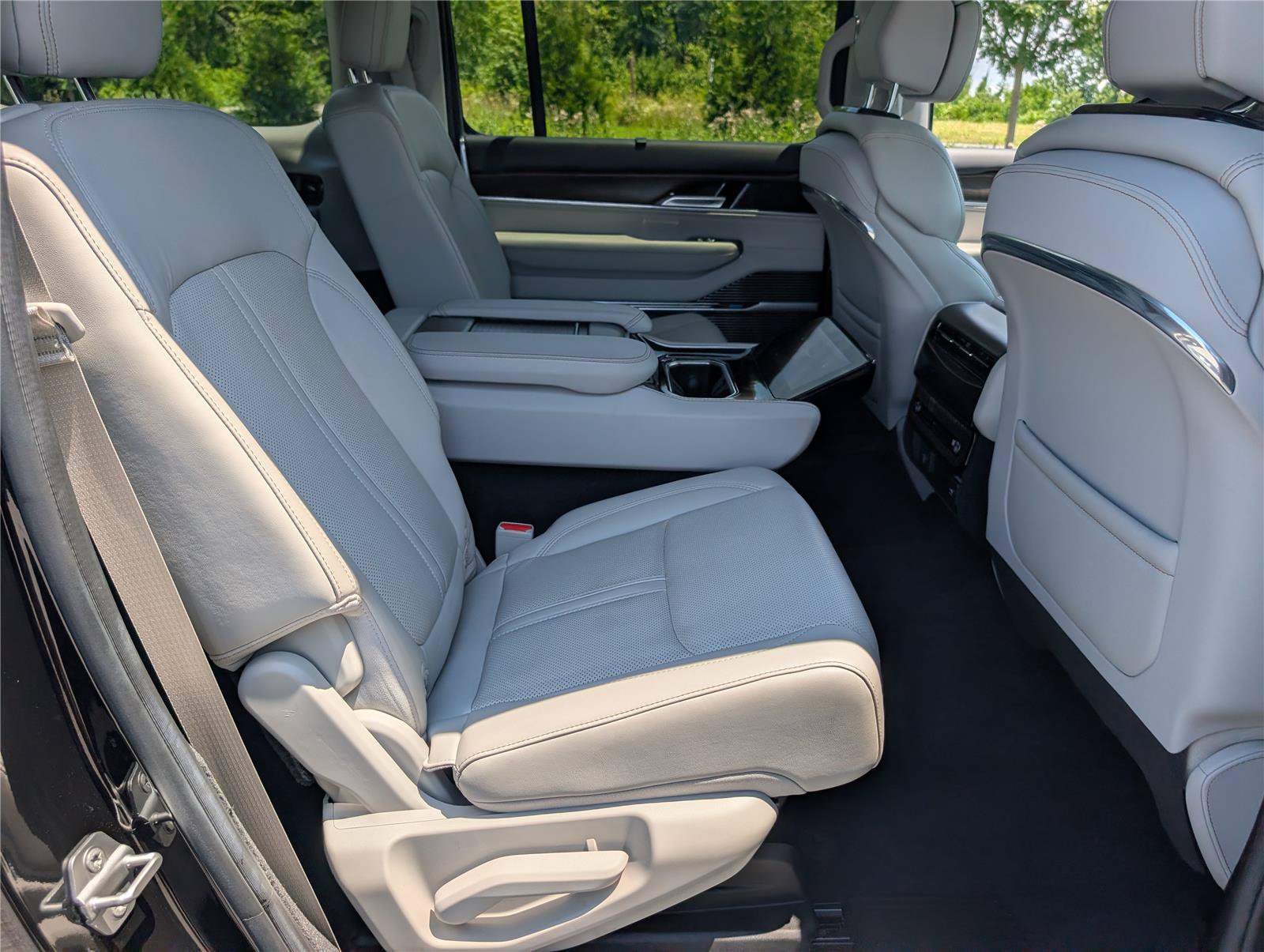 Used 2022 Jeep Grand Wagoneer Series I AWD/4WD image 13
