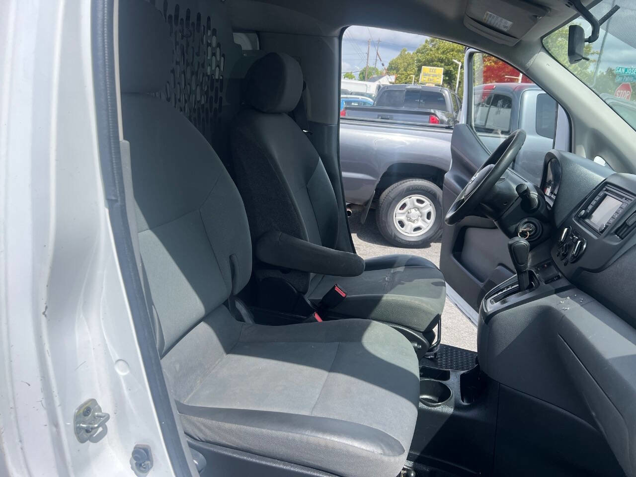 Used 2017 Nissan NV200 SV w/ Technology Package FWD image 9
