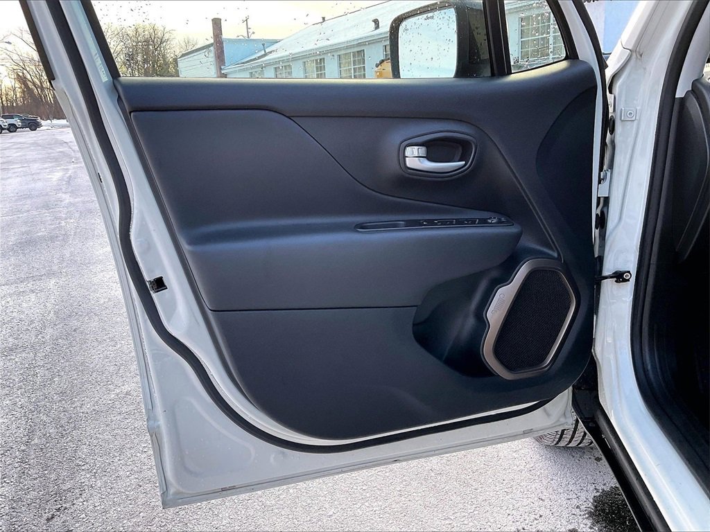 Used 2023 Jeep Renegade Latitude image 9