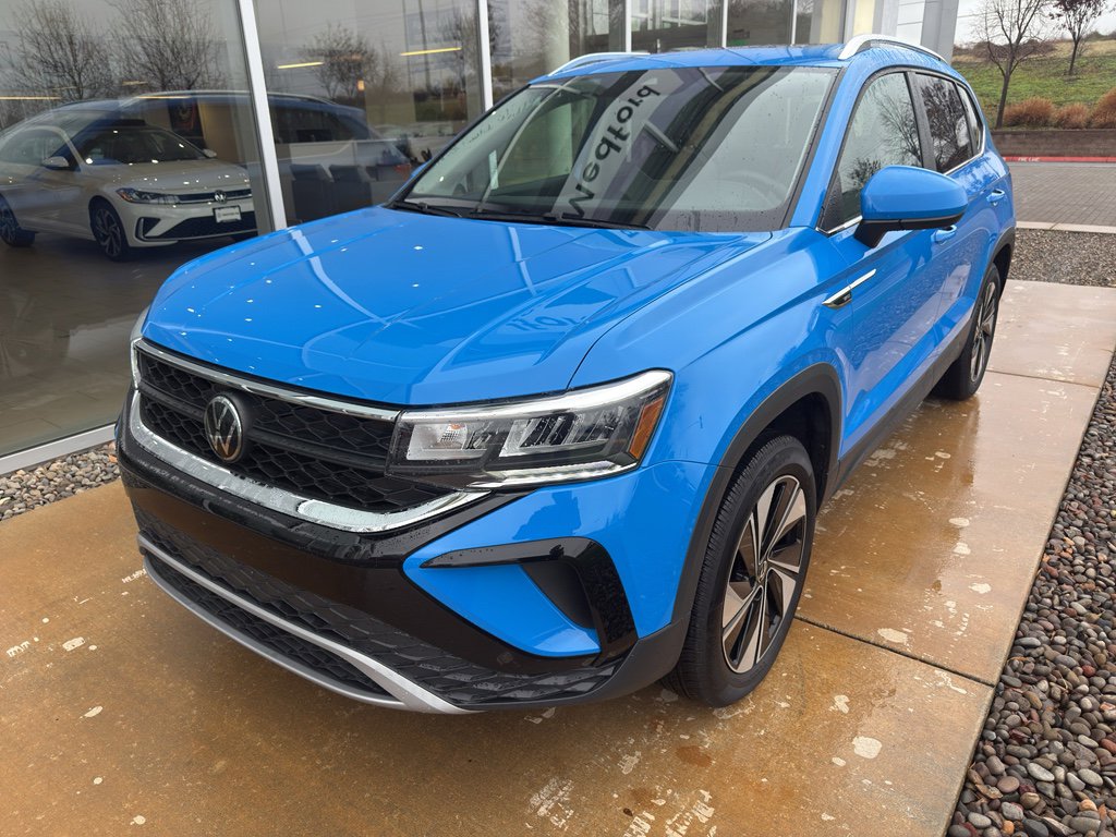 Used 2024 Volkswagen Taos SE w/ Panoramic Sunroof Package image 1