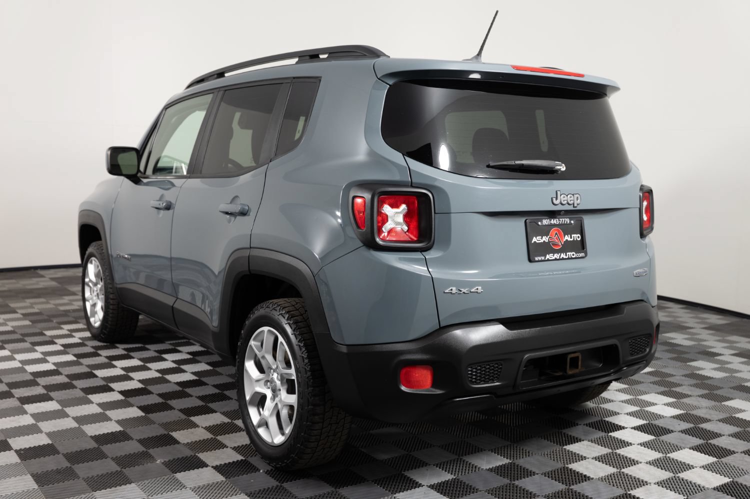 Used 2017 Jeep Renegade Latitude w/ Trailer Tow Group AWD/4WD image 5