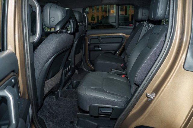Used 2025 Land Rover Defender 130 X image 13