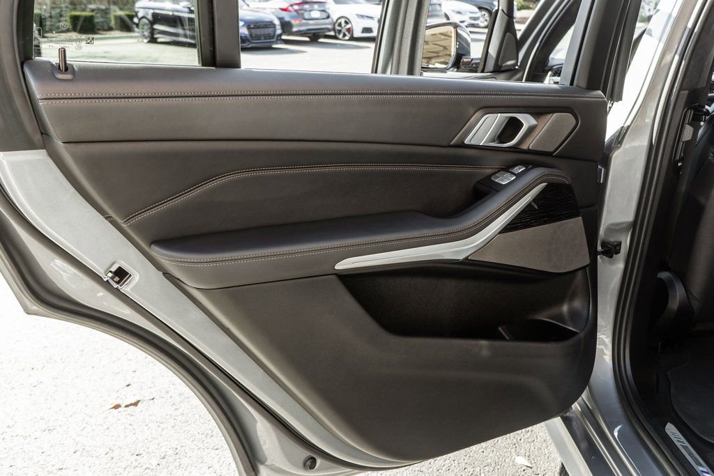 Used 2024 BMW X7 xDrive40i w/ M Sport Package image 27