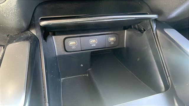 Used 2023 Kia Sorento LX FWD image 17