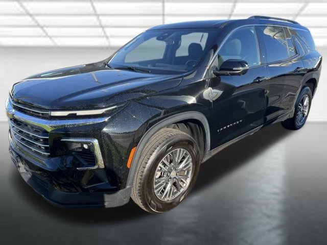 Used 2024 Chevrolet Traverse LT FWD image 2