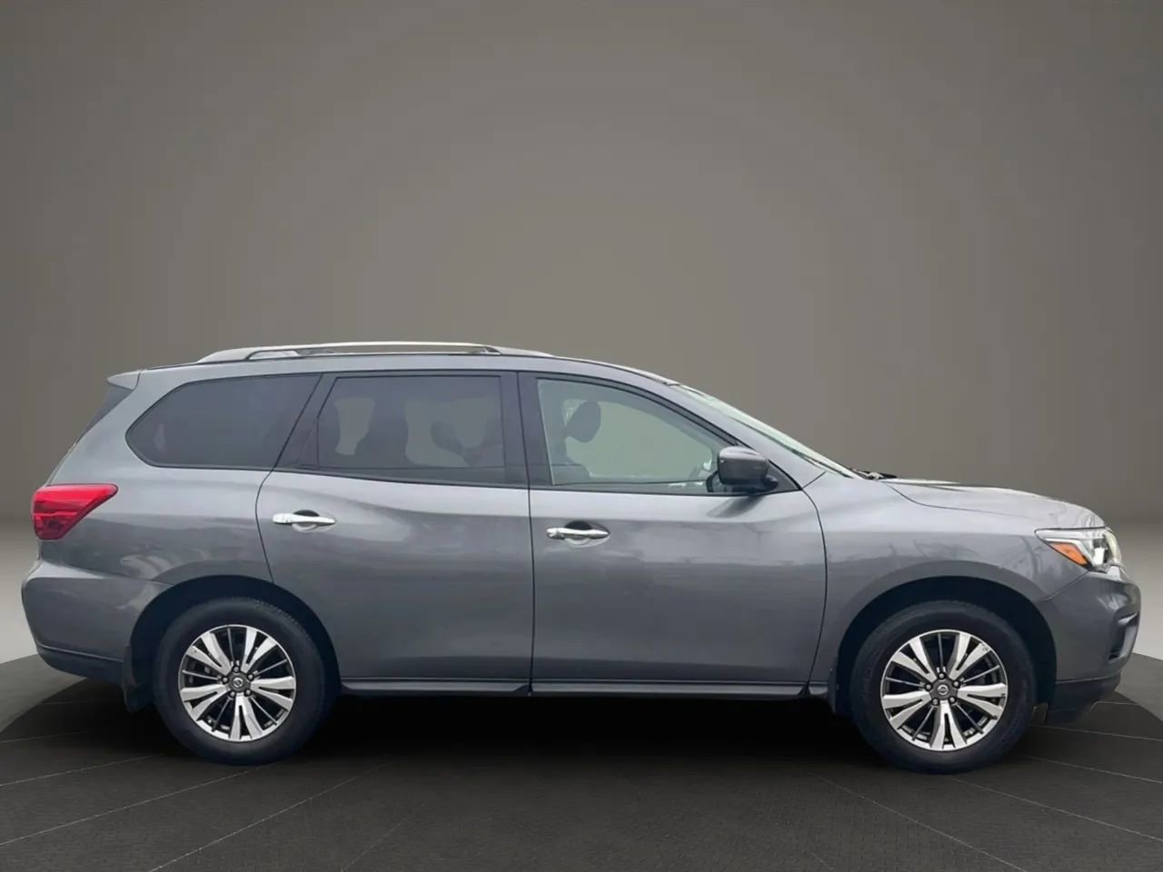 Used 2019 Nissan Pathfinder S image 4
